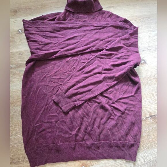 BERRAGAMO Elegant Maroon Turtleneck Sweater for Men - Picture 9 of 9